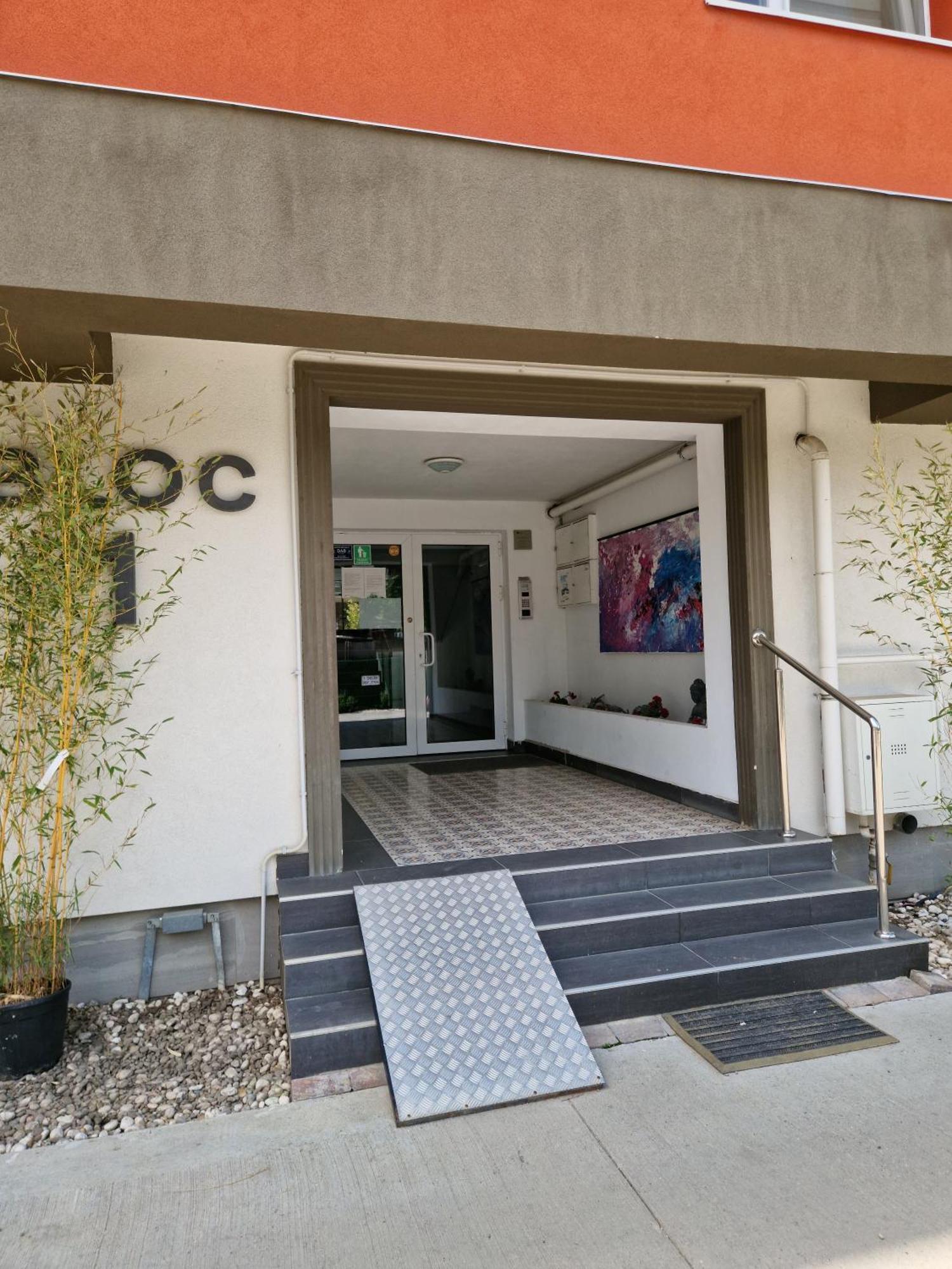Apartament In Otopeni Eksteriør billede