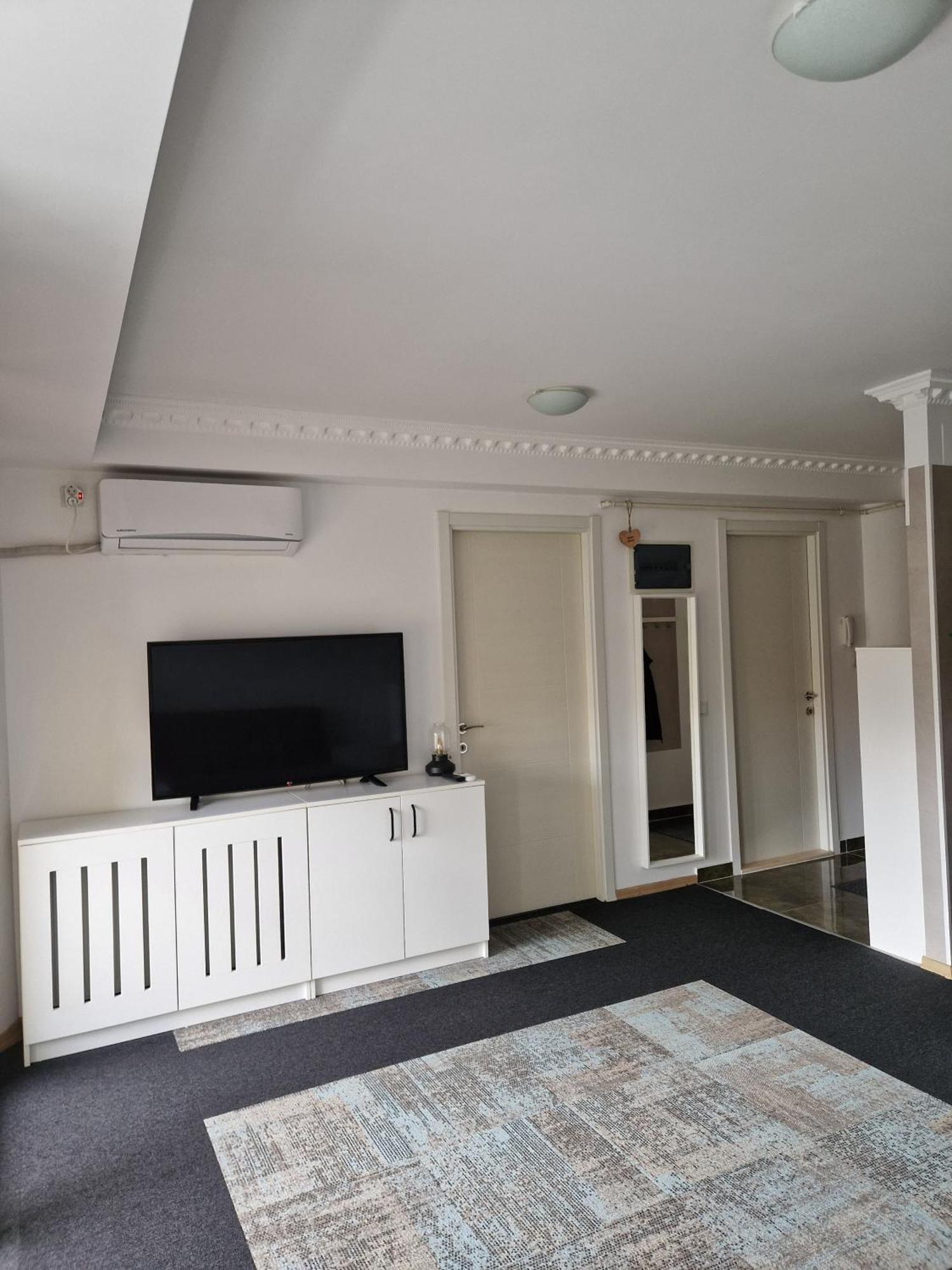 Apartament In Otopeni Eksteriør billede